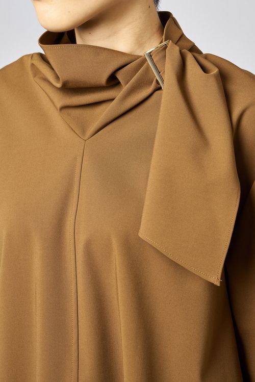 スカーフネックデザインブラウス