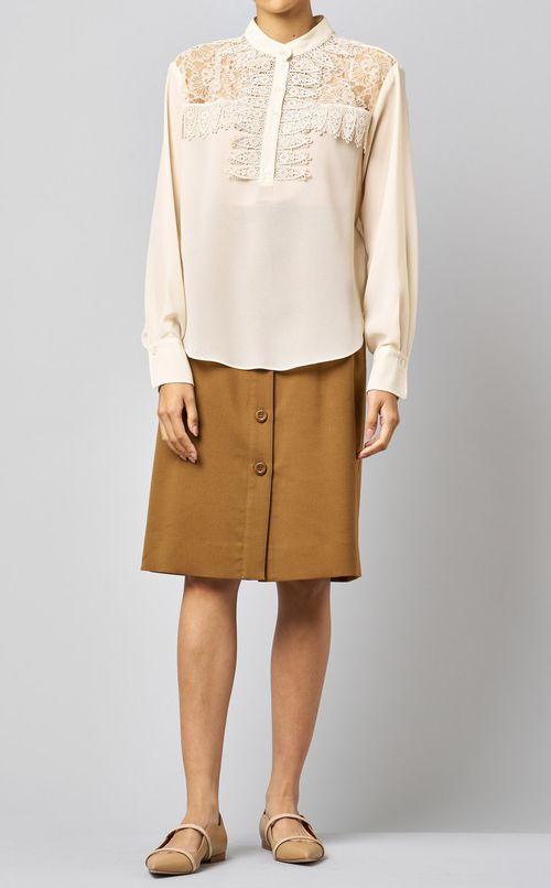 レースフリルプルオーバーブラウス