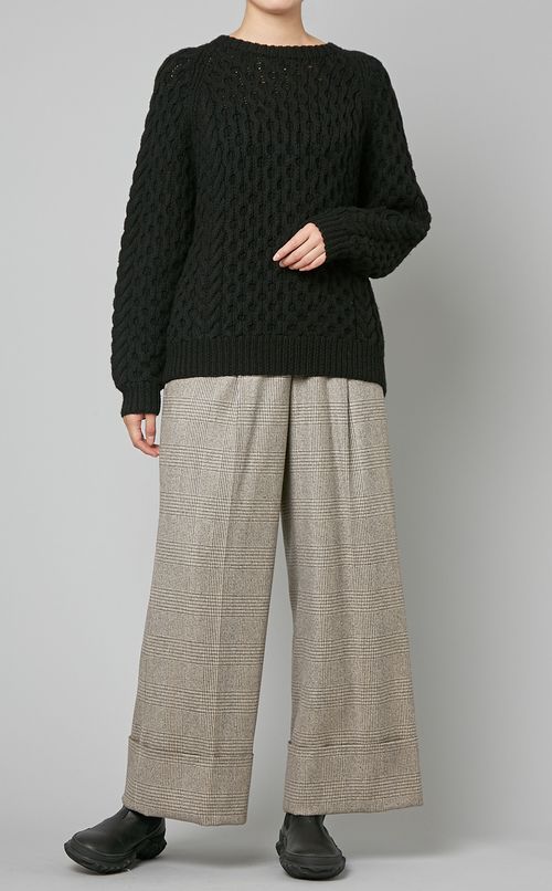 ケーブル編みニットプルオーバー