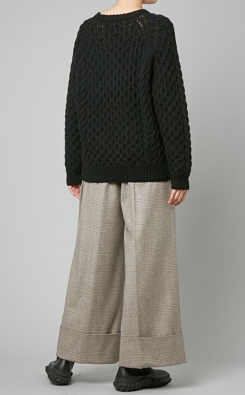 ケーブル編みニットプルオーバー