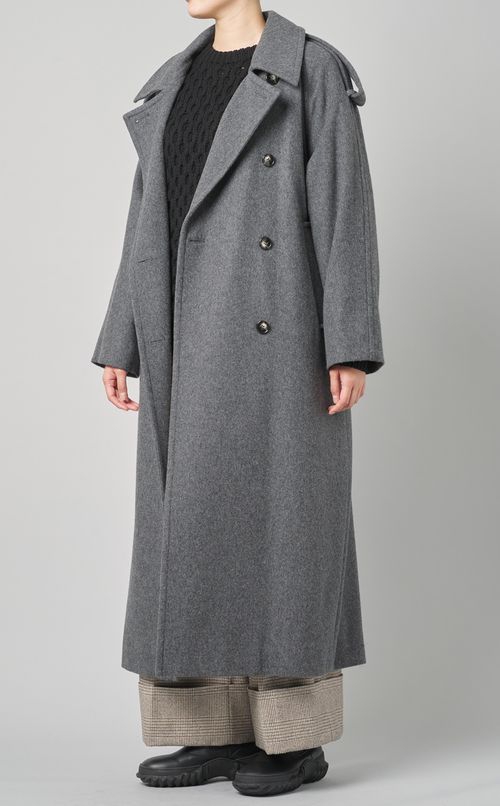 ケーブル編みニットプルオーバー