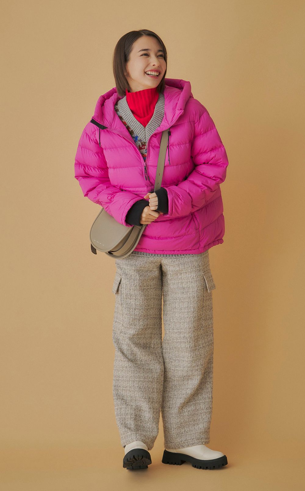 タートルネックリブニット