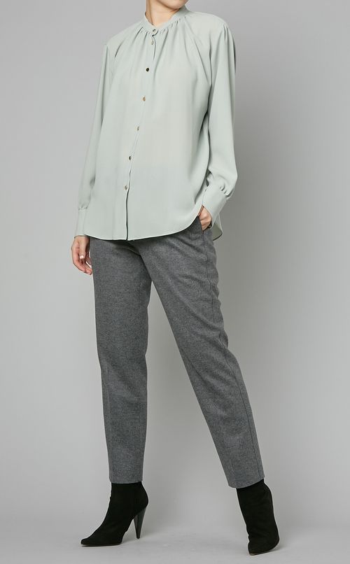 フロントギャザースタンドカラーシャツ