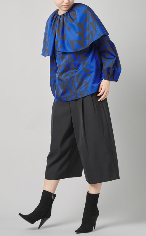 幾何プリントケープブラウス