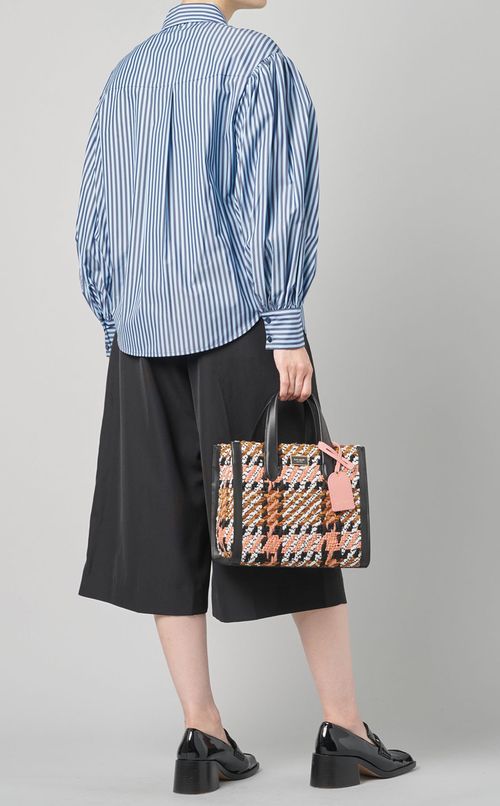 コサージュ付ストライプシャツ