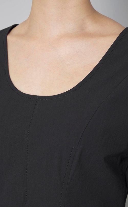 ラウンドネックシェイプブラウス