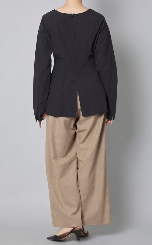 ラウンドネックシェイプブラウス