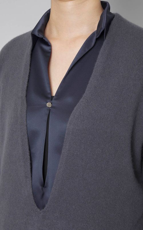 ウールスリットVネックニット