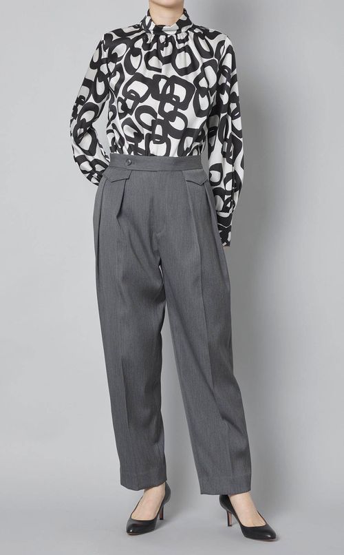 リングプリントハイネックブラウス