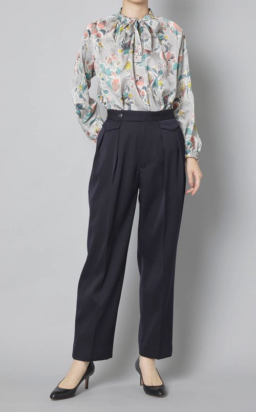 タックテーパードパンツ