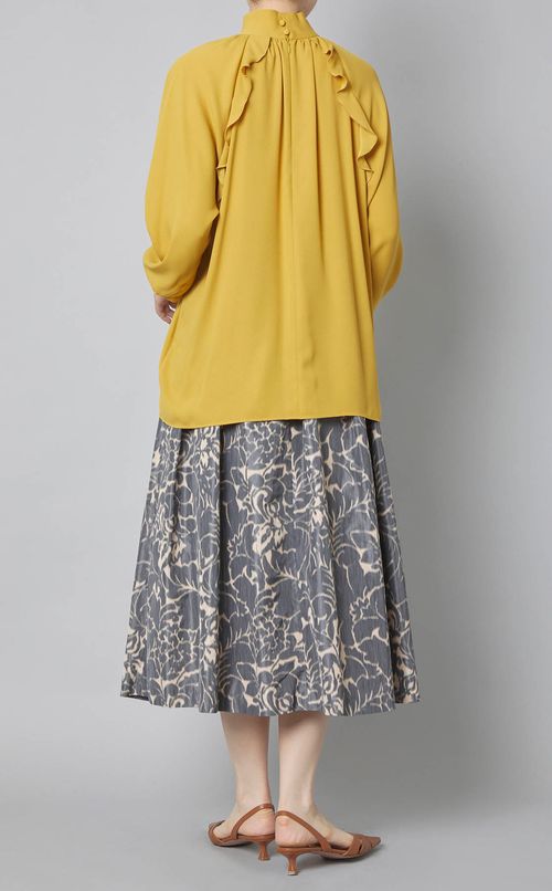 フリルブラウス