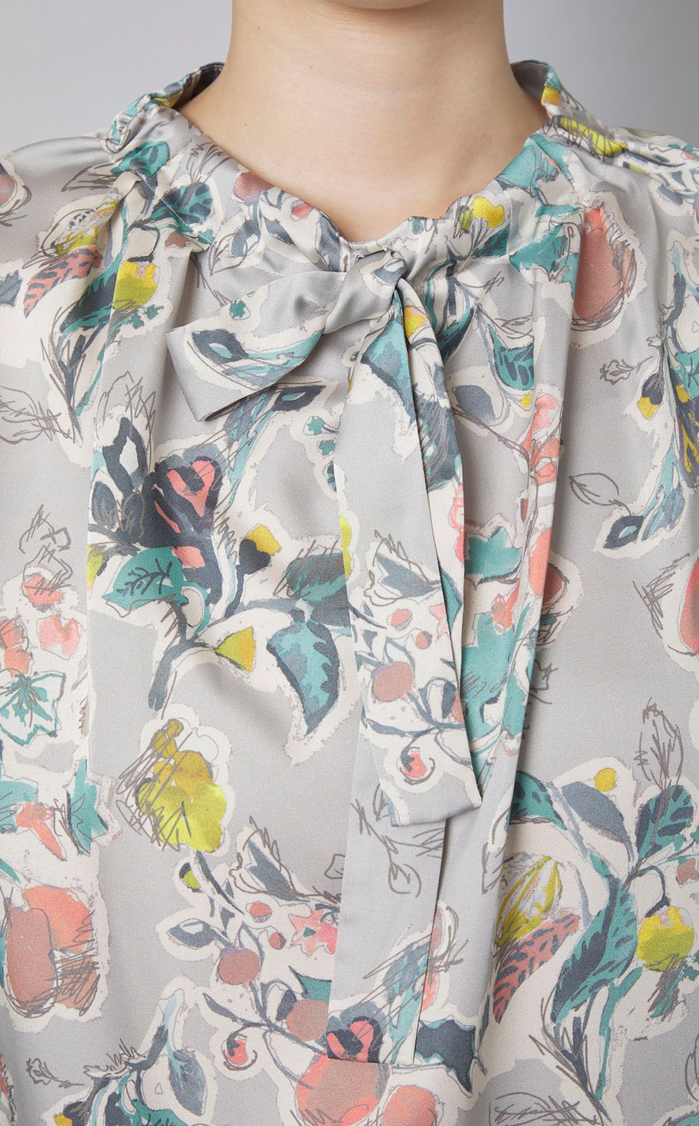 フラワーボウタイギャザーブラウス