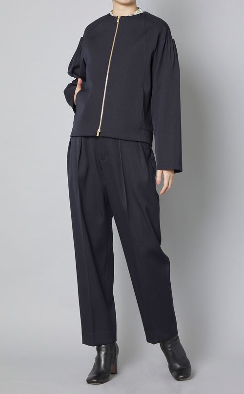 タックテーパードパンツ