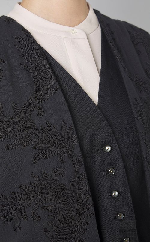 エンブロイダリーレイヤードベスト