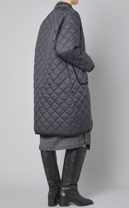 スタンドネックキルティングロングコート