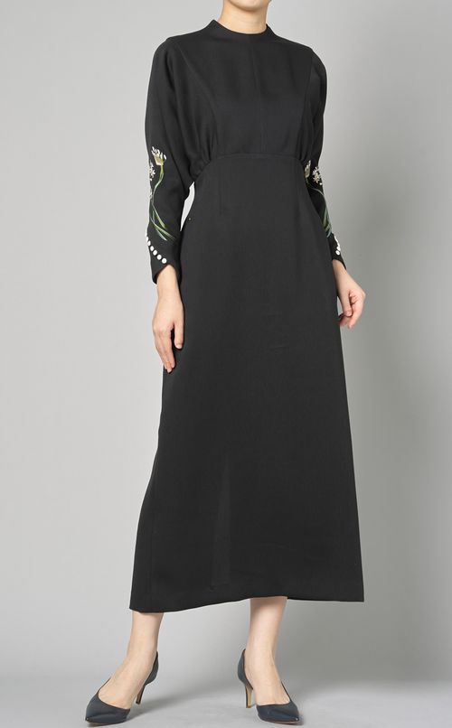 フラワーエンブロイダリーワンピース