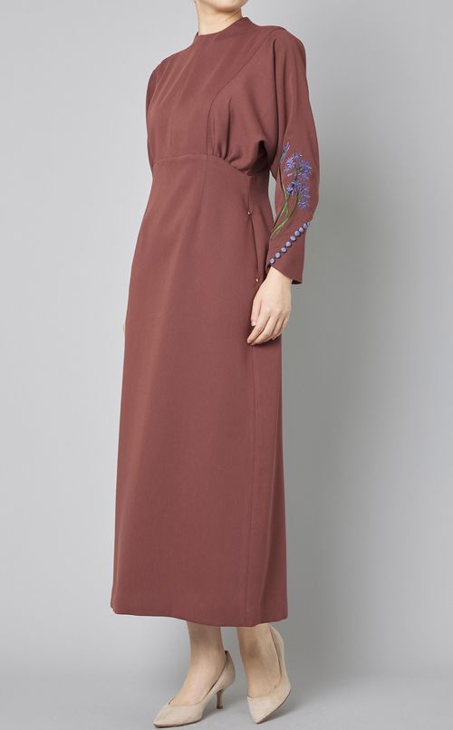 フラワーエンブロイダリーワンピース