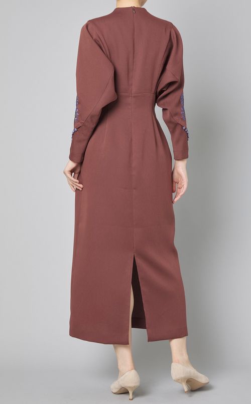 フラワーエンブロイダリーワンピース