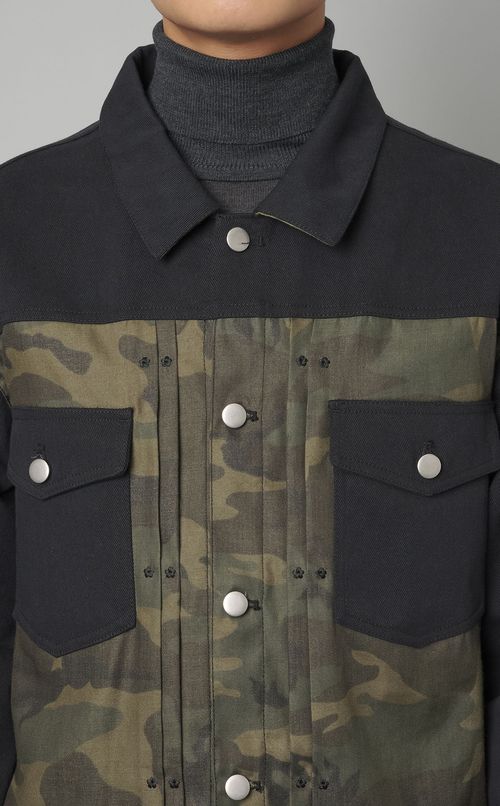 カモフラ柄ジャケット