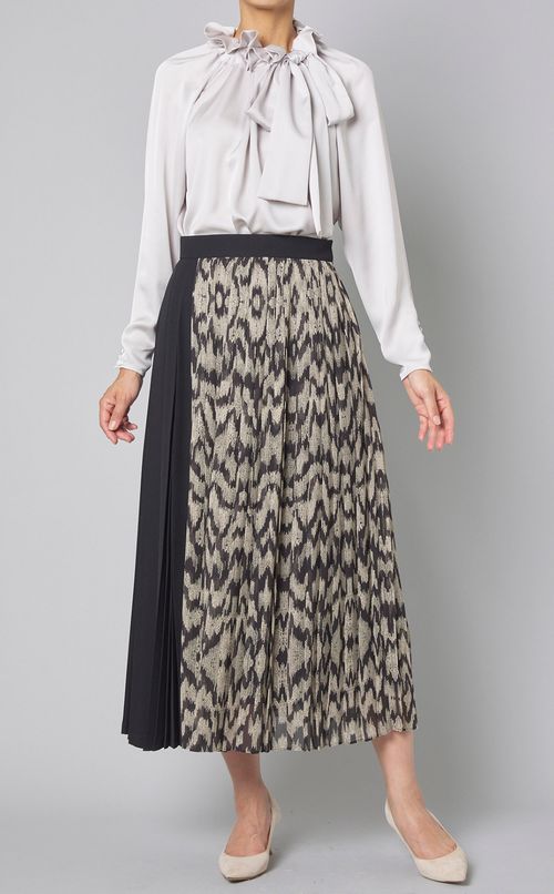 サテンリボンギャザーブラウス