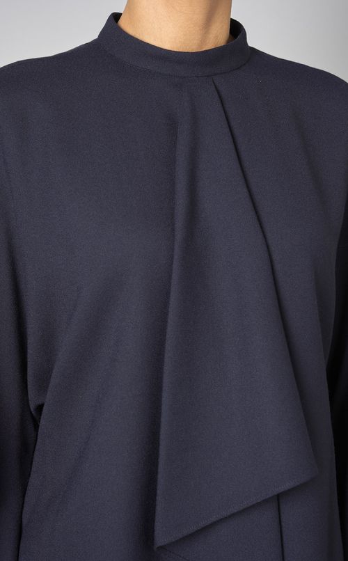 バンドカラーフロントラッフルブラウス