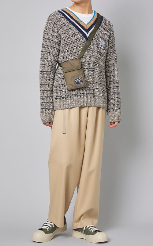 Vネックラインニットプルオーバー