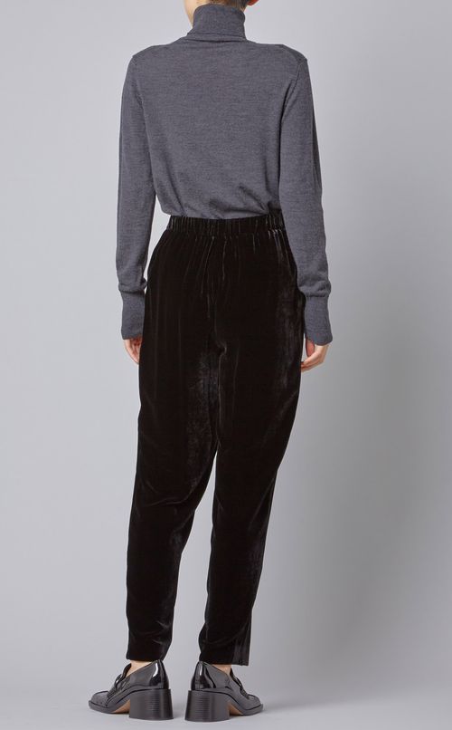 テーパードジョガーパンツ