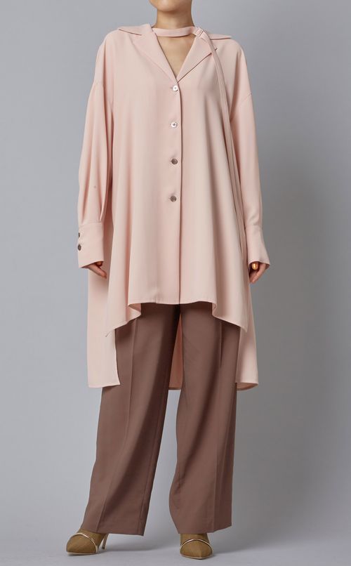 バックタック使いロングブラウス