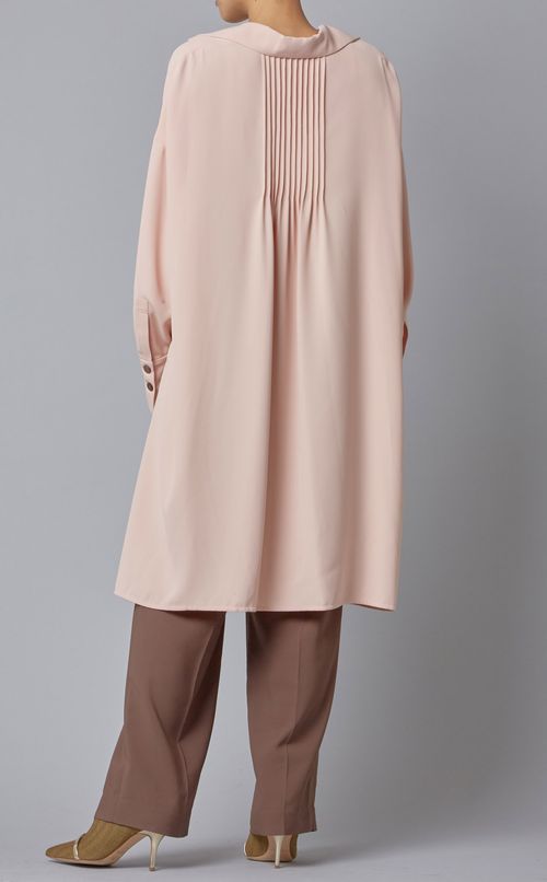 バックタック使いロングブラウス