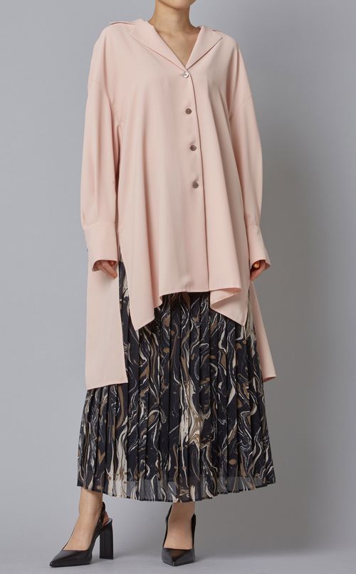 バックタック使いロングブラウス