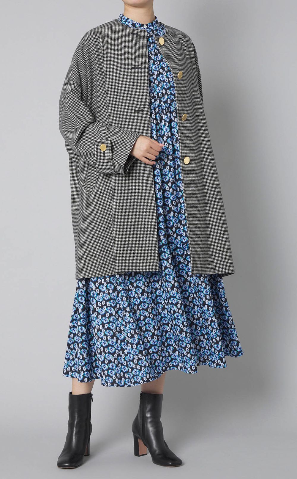 ノーカラーゴールドボタンコート