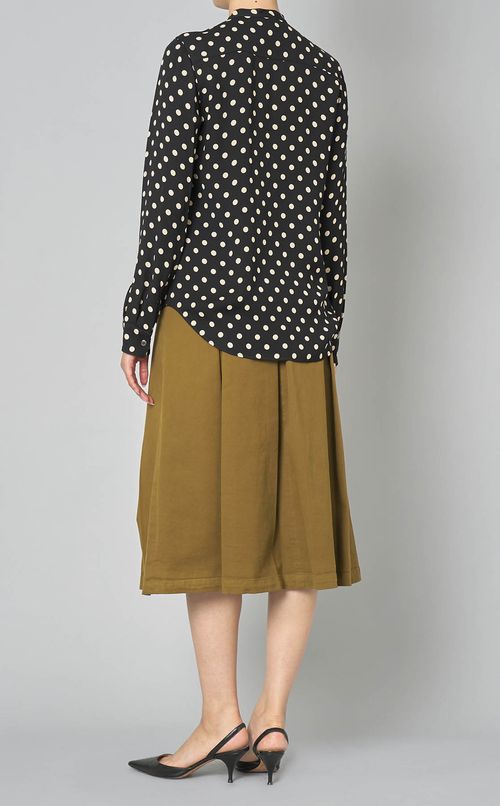 ドットプリントラッフルネックブラウス