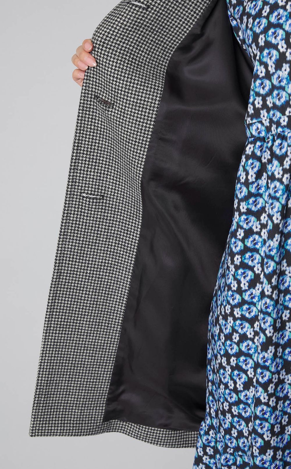 ノーカラーゴールドボタンコート