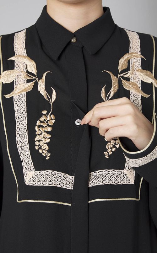 ベリー刺繍フロントボタンドレス