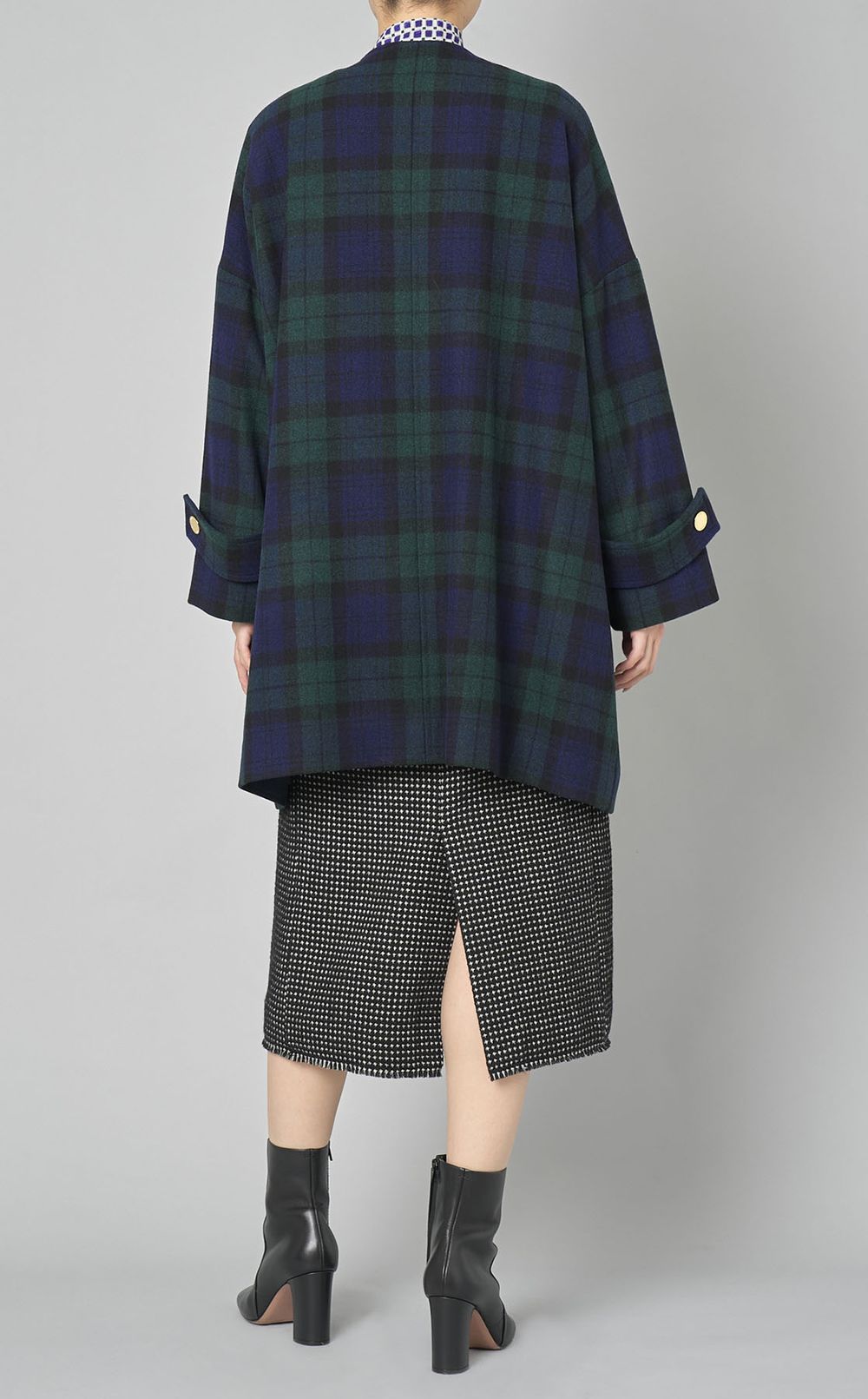 ノーカラーゴールドボタンコート