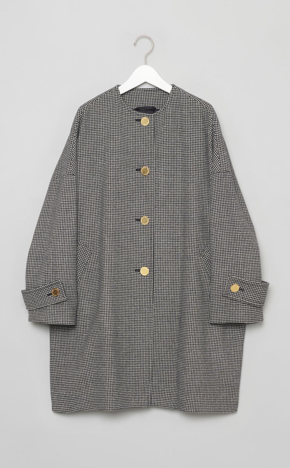 ノーカラーゴールドボタンコート