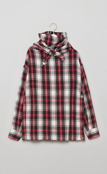 チェックスカーフ付きハイネックシャツ