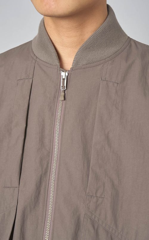 ナイロンタフタジップブルゾン