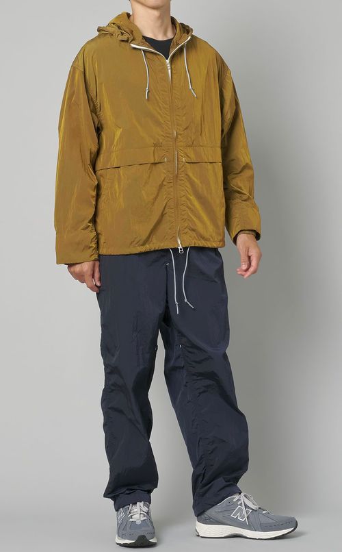 ナイロンジップアップフードジャケット