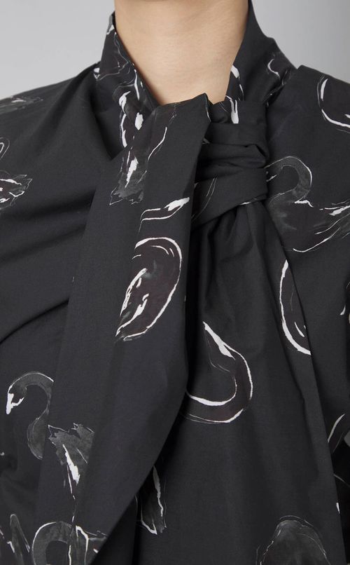 スワンプリン卜コットンタイブラウス