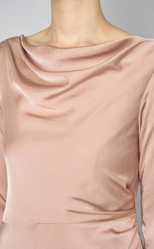 バックオープンドレープドレス