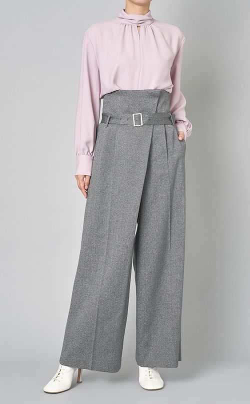 タックボリュームブラウス