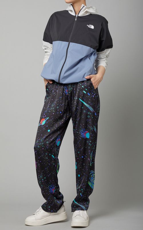 ナイロンライトウィンドブレーカー