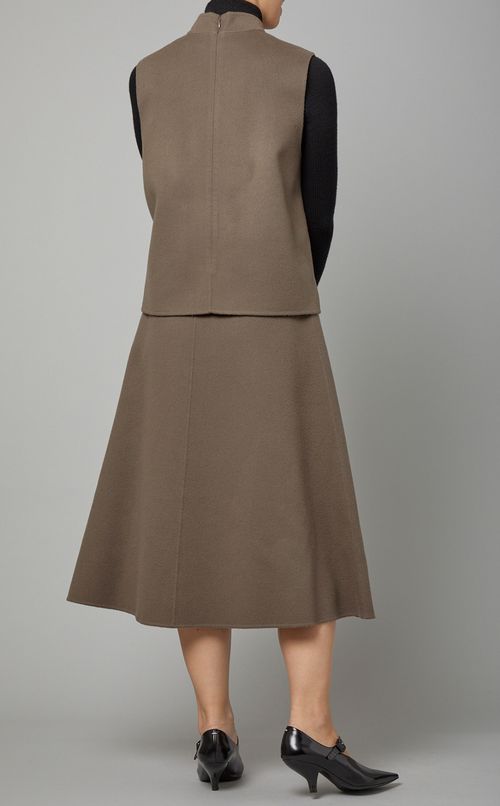 ハイネックノースリーブトップス