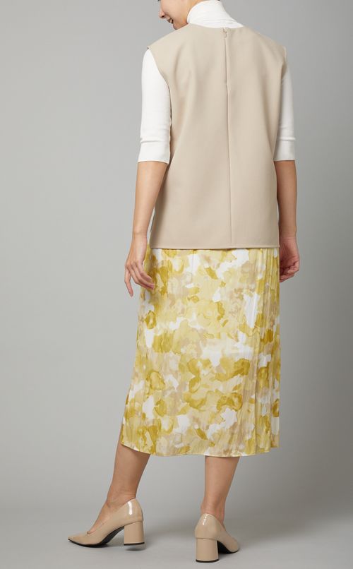 クルーネックスリーブレスブラウス