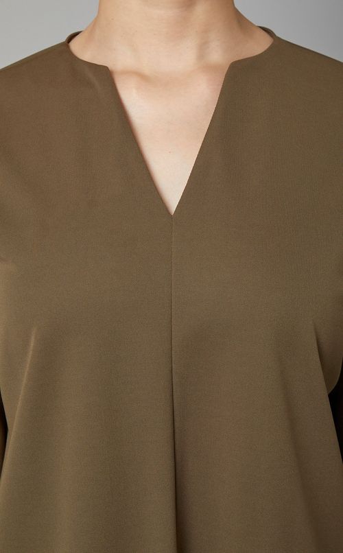 Vネックベルスリーブトップス