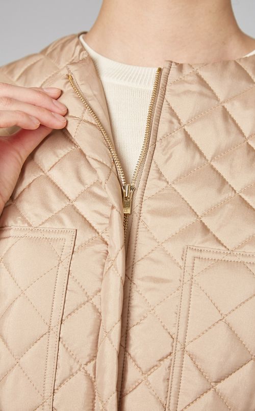 ノーカラーキルティングアウター