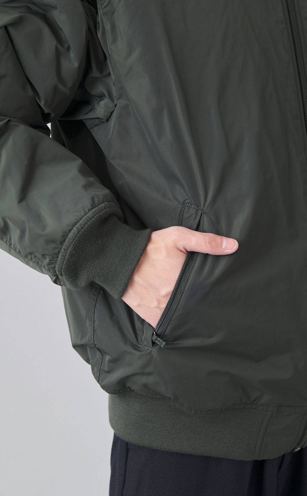 インサレーションボンバージャケット