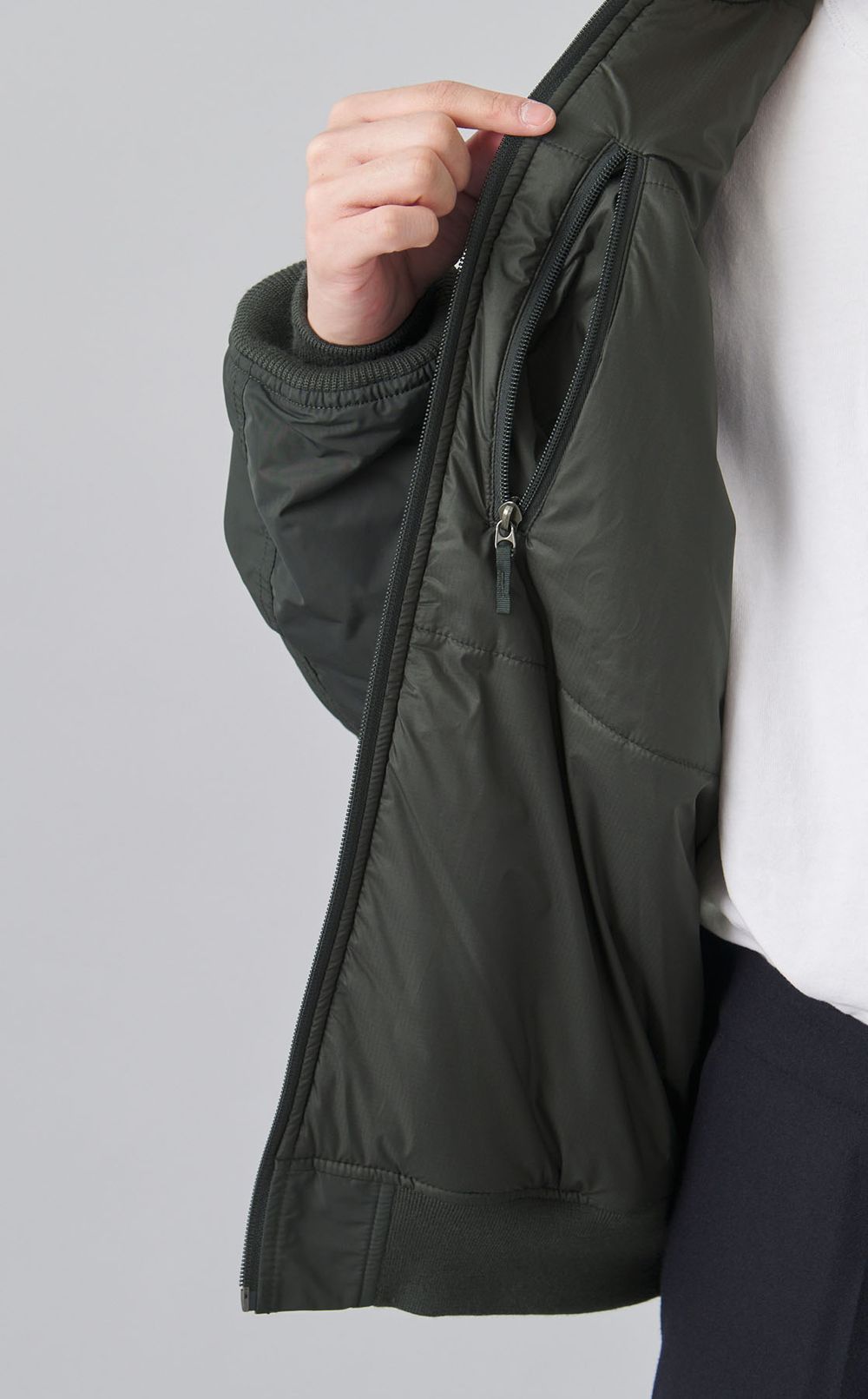 インサレーションボンバージャケット