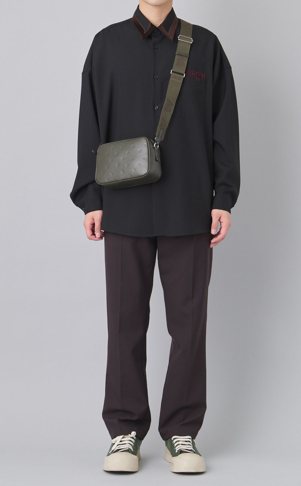 ロゴビーガンレザーショルダーバック